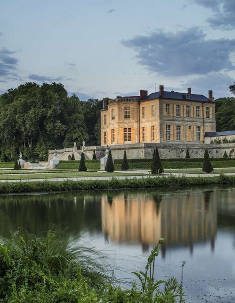 French Chateau Interiors, French Manor House, Chateaux Interiors, French Castles, Chateau France, Visit France, Site Visit, French Chateau, French Country House