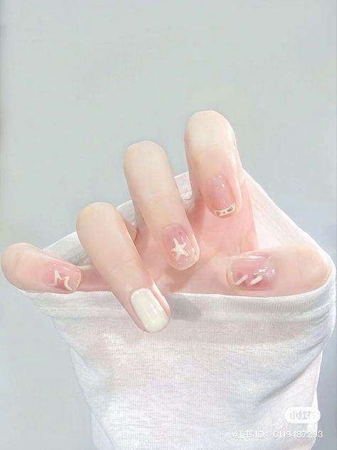 Ulzzang Hands, French Nails Almond Short, Long Nails Spring, Nail Inspo Korean, Winter Nails French, Short Nails Red, Almond Short Nails, White Long Nails, Autumn Winter Nails