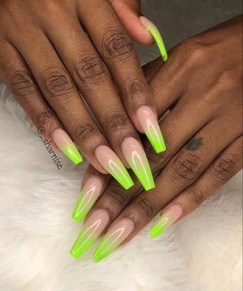 17 Vibrant Lime Green Nail Ideas for a Bold and Trendy Look Nail Art Vert, Lime Nails, Acrylic Nails Natural, Wedding Nail Polish, Lime Green Nails, Neon Green Nails, Green Acrylic Nails, Green Nail Art, Green Nail Designs