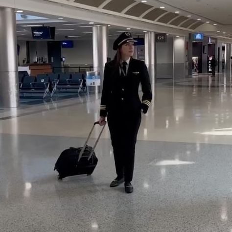 ~Kim Fuad~ (@pilotkim_) • Instagram photos and videos Kim Castro Picture In The Airport, Kim Castro Video, Kim Castro, In The Plane, New Photo Download, Army Men, Photo Download, Photo To Video, Latest Pics