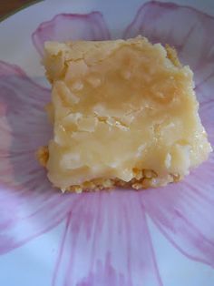 Ooey Gooey Butter Bars ~ It's our little secret that they are made with boxed cake mix. Butter Gooey Bars, Gooey Dessert Recipes, Ooey Gooey Butter Bars, Gooey Butter Bars, Pinterest Gifts, Chess Cake, Ooey Gooey Butter Cake, Dessert Squares, Gooey Cake