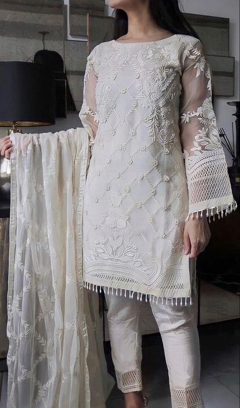 White Outfits Pakistani, Pakistani Chickenkari Suits, Pakistani Dresses White, White Dress Outfit Pakistani, White Pakistani Dress, Pakistani Traditional, Desi Fits, Fashion Outfit Ideas, Pakistani Fashion Casual