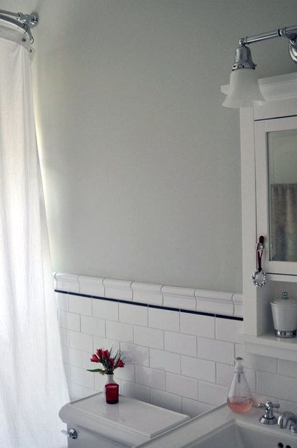 kate via AT Boston Subway Tile Bathroom, White Subway Tile Bathroom, Backsplash Tile Design, Black White Bathrooms, Subway Tiles Bathroom, Cambridge Massachusetts, Bathroom Accents, Classic Bathroom, White Subway Tile