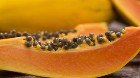 Benefits Of Pawpaw Seeds, Papaya Seeds How To Eat, Paw Paw Fruit, Benefits Of Papaya, Juice For Skin, Seeds Benefits, Papaya Seeds, Fruit Benefits, Papaya Fruits