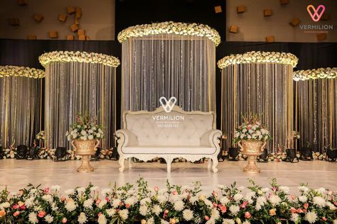 Simple Reception Stage Decor, Varmala Decoration, Wedding Stage Design Indian, Shaadi Decor, Engagement Stage, Indian Wedding Decorations Receptions, Engagement Stage Decoration, Nikah Decor, Reception Stage