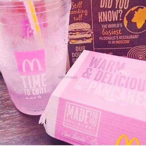 Pink Mcdonalds Aesthetic, Pink Mcdonalds, Aesthetic Heaven, Mcdonald's Aesthetic, Kitty Aesthetic, Mcdonald's Restaurant, Hello Kitty Aesthetic, Pink Stuff, Pink Foods