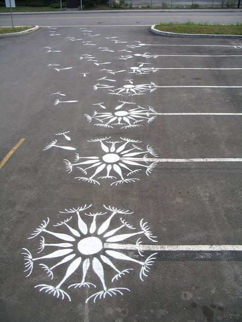 Nature Inspired Street Art by Roadsworth Urbane Kunst, Sidewalk Chalk Art, Sidewalk Art, Sidewalk Chalk, Wow Art, Chalk Art, Street Art Graffiti, Land Art, On The Ground