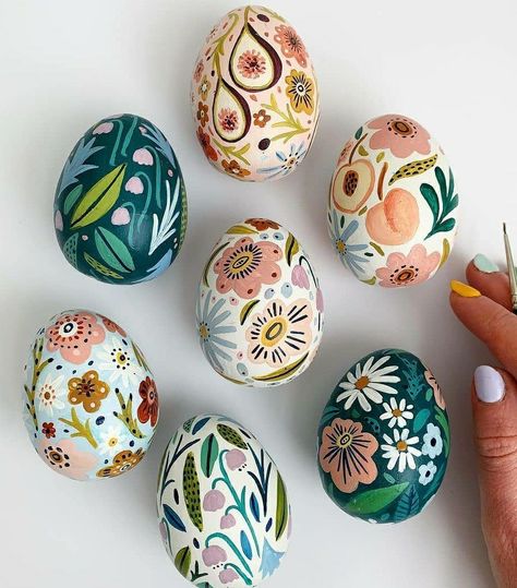 Egg Painting Ideas, Amber Davenport, Hand Painted Easter Eggs, Pysanka Eggs, Ceramic Eggs, Diy – Velikonoce, Creative Easter Eggs, Easter Egg Art, Painted Eggs