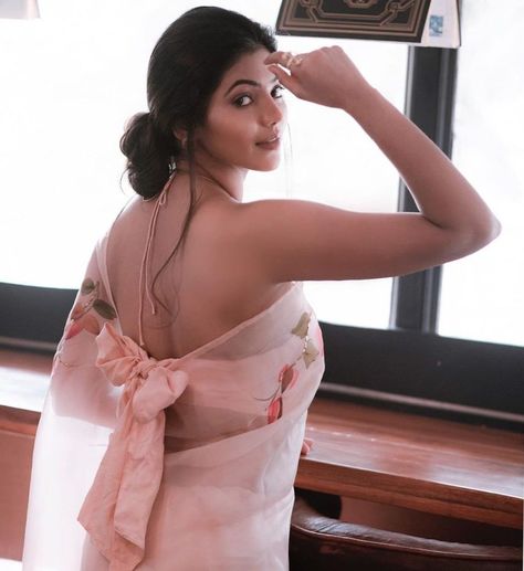 Athulya Ravi, Back Pose, Organza Saree, Latest Pics, Indian Beauty Saree, Actress Photos, Blouse Designs, Actors & Actresses, Saree