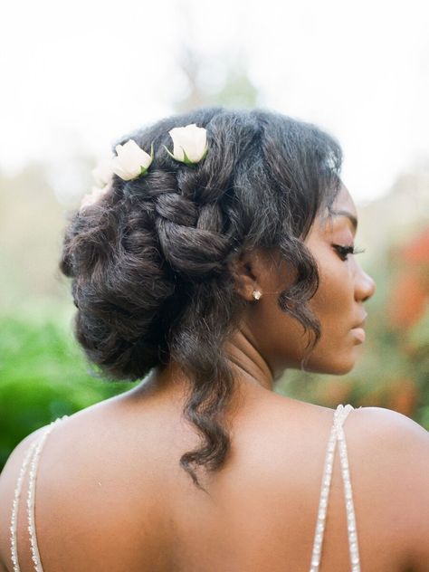 28 Gorgeous Beach Wedding Hairstyles from Real Destination Weddings Beach Wedding Hairstyles, Natural Bridal Hair, Natural Hair Wedding, Natural Wedding Hairstyles, Natural Straight Hair, Natural Hair Bun Styles, Natural Hair Bride, Bridal Hair Inspiration, Wedding Brides