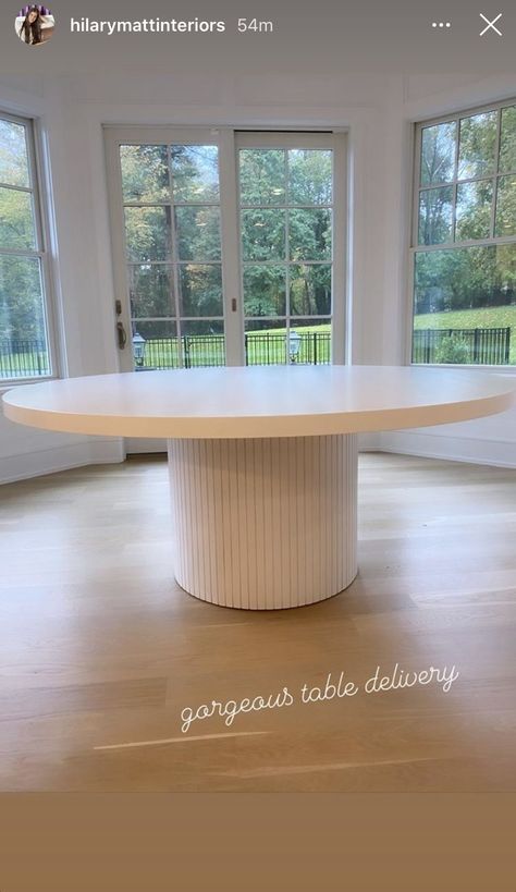 Round Fluted Dining Table, White Marble Table Dining, Cement Dining Table, Fluted Dining Table, Dinning Tables, Parents Bedroom, White Marble Table, House Dining Room, White Cement