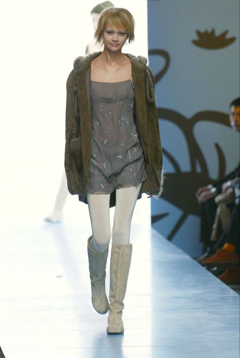 Early 2000s Layered Fashion, Early Punk Fashion, 2000 Runway Fashion, Sleek Winter Outfits, Punk Fall Fashion, 2014 Winter Outfits, Boots Tights Outfit, 2007 Fashion Outfits, Run Way Fashion