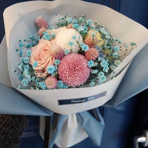 Wedding Bouquets Dahlia, Wedding Ideas Blue, Floral Table Centerpieces, Turquoise Bouquet, September Wedding Flowers, Dried Flowers Bouquet, Dusty Peach, Drying Roses, Protea Flower