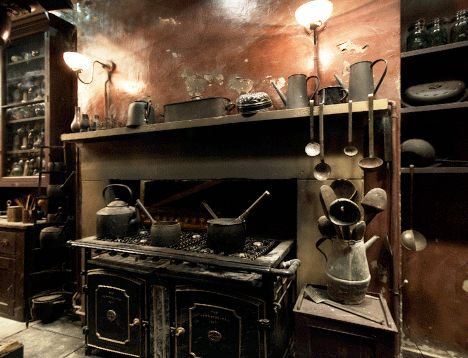 Grimmauld Place kitchen stove fireplace Wizard Dollhouse, 12 Grimmauld Place, The House Of Black, Grimmauld Place, Harry Potter Places, House Of Black, Witch's Kitchen, Black Bohemian, Harry Potter Set