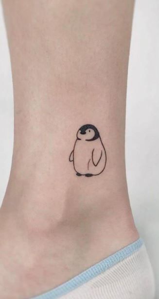 Penguin Drawing Tattoo, Tattoo Ideas Cute Animals, Penguin Tattoo Cute, Tattoo Ideas Penguin, Cute Animal Tattoo Ideas, Little Penguin Tattoo, Animal Tatoos Ideas, Arm Tatooes Ideas, Animal Tattoos Simple