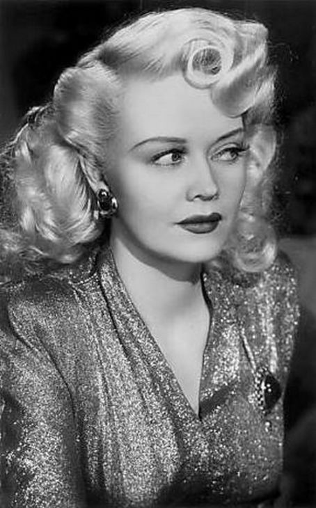 Marion Martin...an original blonde bombshell. Marion Martin, Cabelo Pin Up, 1940s Hairstyles, Rockabilly Hair, Pin Up Hair, Old Hollywood Stars, Celebrity Beauty, Retro Hairstyles, Blonde Bombshell