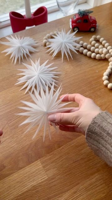 Baking Paper Craft, Tissue Paper Stars, Scandinavian Christmas Decorations Diy Paper Stars, Nordic Paper Star Diy, Christmas Stars Decoration, Star Diy Paper, Scandinavian Paper Stars, Diy Paper Stars Christmas, Paper Christmas Decorations Diy