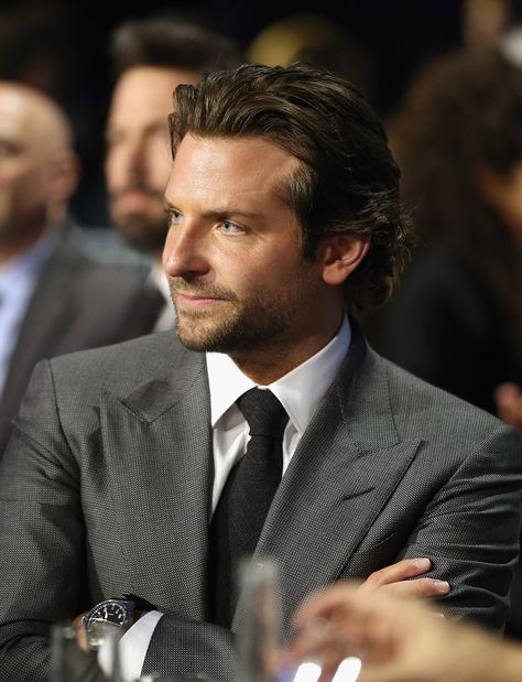 Bradley Cooper Hairstyle, Bradley Cooper Hair, Brad Cooper, Nightmare Alley, Fashion Style Inspiration, December 01, S Curl, Mens Hairstyles Thick Hair, Style Inspiration Casual