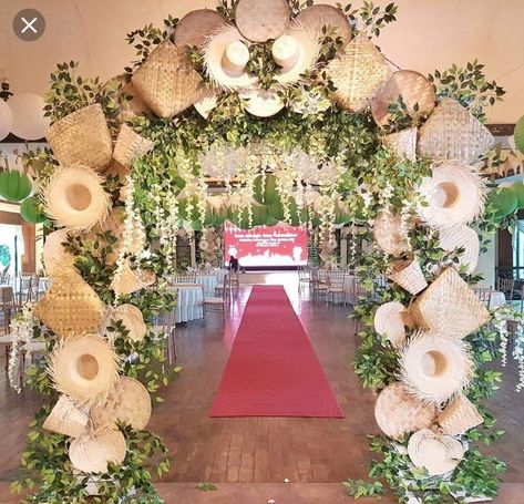 Filipiniana Wedding Theme, Filipiniana Wedding, Filipino Wedding, Wedding Background Decoration, Fiesta Theme Party, Desi Wedding Decor, African Traditional Wedding, Wedding Planning Decor, Traditional Wedding Decor