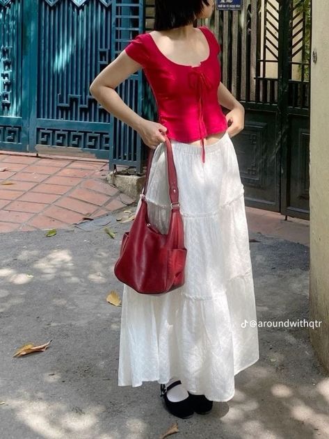 Maxi Outfits Skirt, Spring Outfit Skirt, Fits With Maxi Skirts, Styling Maxi Skirt Summer, Red And White Outfit Casual, Girly Dress Outfits, Skirt Inspo Outfit, Basics Outfit Ideas, Red Outfit Aesthetic