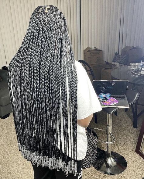 𝚙𝚒𝚗 | 𝚑𝟶𝟶𝚍𝚛𝚒𝚌𝚑𝚟𝚊𝚌𝚊 | Long Knotless Braids With Beads, Long Braids With Beads, Birthday Outfit For Teens, Black Hair Wigs, Natural Hair Bun Styles, Short Box Braids Hairstyles, Short Box Braids, Big Box Braids Hairstyles, Black Ponytail Hairstyles