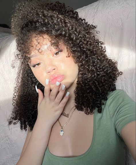 Curly Hair Pics, Defined Curly Hair, Define Curly Hair, Beautiful Curly Hair, Icons Pfp, Curly Girl Hairstyles, Defined Curls, Hair Crush, Curly Hair Care