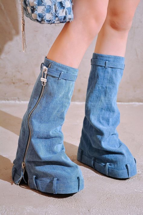 Chunky Ankle Boots, Favorite Leggings, Boots Zipper, Denim Outfits, Denim Boots, Stylish Boots, Fashion Diy, Denim Shoes, Womens Knee High Boots