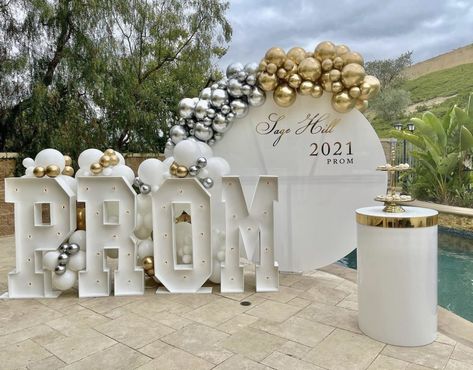 Matric Dance Backdrop Ideas, Prom Sendoff Decoration Ideas Outside, Prom Picture Backdrop Ideas Outside, Pastel Prom Decorations, Prom 2024 Decoration, Matric Ball Backdrop Ideas, Pre Formal Party Ideas, Pre Prom Decorations, Prom Watch Party Ideas