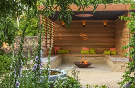 Garden ideas - undercover natural wood seating area with benches. Built In Garden Seating, Garden Design London, Garden Sitting Areas, Residential Garden, Small City Garden, Garden Seating Area, Backyard Seating Area, Sitting Areas, Backyard Seating