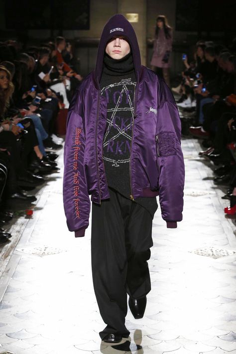 Emo Clothes, Demna Gvasalia, Archive Fashion, Visual Inspiration, Product Development, 여자 패션, Vintage Streetwear, High Fashion Street Style, Fall 2016