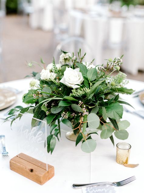 Wedding Centerpieces Greenery, Centerpieces Greenery, Green Wedding Centerpieces, Greenery Wedding Theme, White Floral Centerpieces, Greenery Wedding Bouquet, Diy Wedding Centerpieces, Green Wedding Flowers, Green Centerpieces