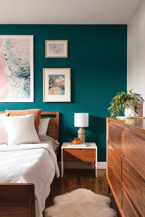 Cozy Airbnb, Teal Rooms, Beach Style Bedroom, Simple Bed Designs, Boho Cozy, Condo Bedroom, Fireplace Furniture, House Beds For Kids, Bed Design Ideas