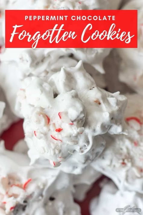 Forgotten cookies are a classic Christmas treat. These crunchy meringue cookies, filled with nuts and candy morsels, melt into your mouth when you bite into them. Icebox Fruit Cake Recipe, Icebox Fruitcake, Forgotten Cookies Recipe, Classic Christmas Treats, Forgotten Cookies, Nuts And Chocolate, Toffee Chips, Peppermint Chocolate, Fruitcake Recipes