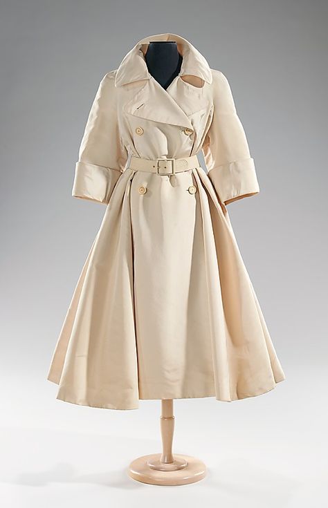 Coat (Trench Coat), Evening  Traina-Norell  (American, founded 1941)    Designer:      Norman Norell (American, 1900–1972),      ca. 1955,      American,      silk Norman Norell, Fashion 1950s, Retro Mode, Vintage Coat, 50s Fashion, 1950s Fashion, Historical Clothing, Mode Vintage, Historical Fashion