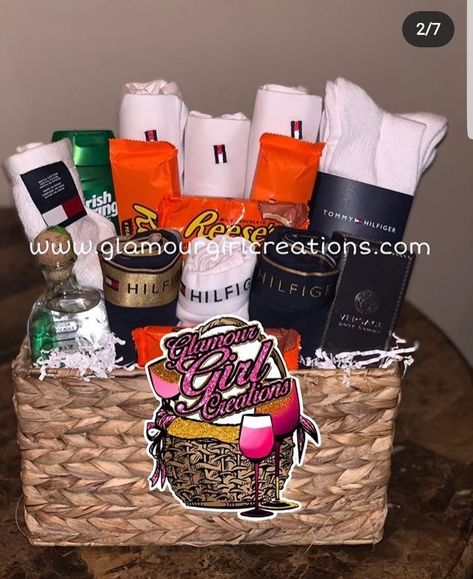 Creative Gift Baskets, Gift Baskets For Him, Boyfriend Gift Basket, Family Fun Day, Valentine Special, Cute Relationship Goals, Bridal Showers, Happy Father, Happy Fathers Day