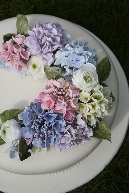 Hydrangea Wedding Cake, Wedding Cake Hydrangea, Hydrangea Cake, Cupcakes Flores, Cakes Design, Hydrangea Wedding, Buttercream Flower Cake, Hydrangeas Wedding, Wedding Cakes Vintage