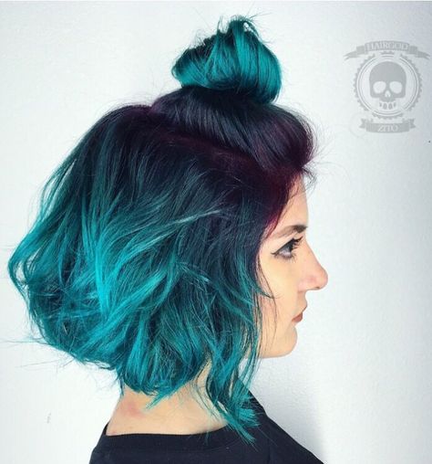 Black To Bright Teal Ombre Bob Turquoise Hair Color, Brown Ombre Hair Color, Best Ombre Hair, Dip Dye Hair, Scene Girl, Brown Ombre Hair, Colourful Hair, Ombre Highlights, Teal Hair