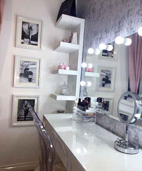 Vanity Mirror With Lights, Ink Paintings, Vanity Area, Vanity Room, Gorgeous Bedrooms, Glam Room, Inspire Me Home Decor, Bedroom Bed Design, Makeup Rooms