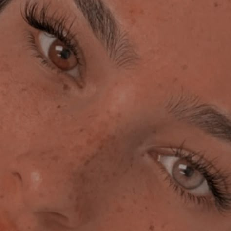 Feline Eyes Natural, Feline Eyes Aesthetic, Werewolf Eyes, Heterochromia Eyes, Indigo Eyes, Desired Appearance, Brown Eyes Aesthetic, Natural Fake Eyelashes, Women With Freckles