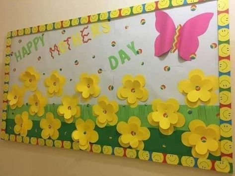 Craft Activities for Kids Spring School Decorations, Classroom Ceiling Decorations, Decorations With Paper, Foyer Designs, Soft Board Decoration, Church Bulletins, Kindergarten Decorations, Modern Foyer, School Kids Crafts