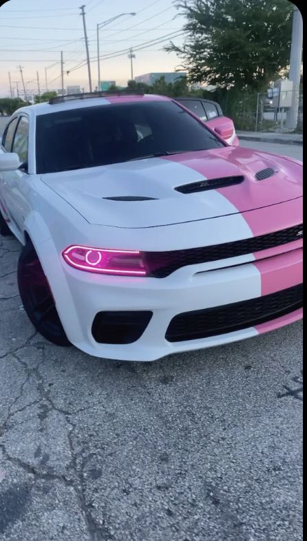 Dodge Charger Pink Accessories, Set Hellcat, Doge Demon, Pink Dodge Challenger, White Hellcat, Hellcat Aesthetic, Hellcat Interior, Pink Hellcat, Baddie Cars