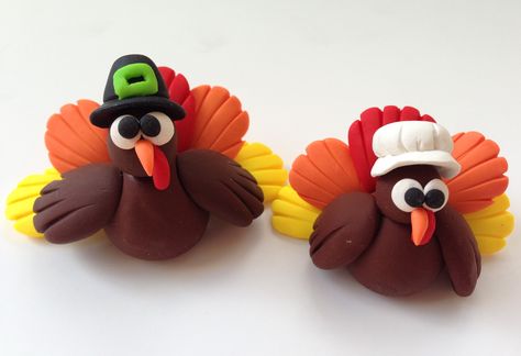 Pilgrim Turkeys Clay Turkey, Happy Thanksgiving Cute, Fimo Projects, Cute Figurines, Holiday Pottery, Polymer Project, Clay Pot Projects, Mom Activities, Clay Works