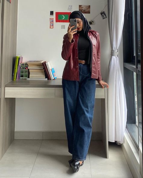 The sweetest red leather jacket was waiting for me at the vintage store 😾 Hijabi Leather Jacket Outfit, Red Hijab Outfit, Leather Jacket Ootd, Red Leather Jacket Outfit, Hijabi Modest Outfits, Concert Ootd, Red Hijab, Jacket Ootd, Red Jacket Leather