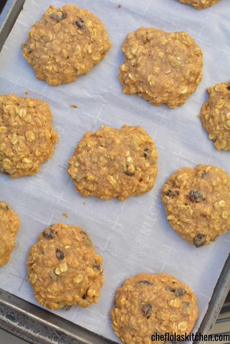 chewy honey Oatmeal cookies Oatmeal Cookies With Honey, Honey Video, Cookies With Honey, Sugar Free Oatmeal Cookies, Sugar Free Oatmeal, Low Carb Granola, Sugar Free Baking, Sugar Free Recipes Desserts, Breakfast Low Carb