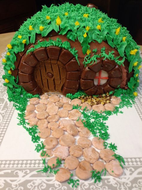 Homemade Hobbit Hole a Birthday Cake for Brady's birthday... Hobbit Hole Gingerbread House, Hobbit Hole Cake, Hobbit Cake, Gingerbread Competition, Homemade Gingerbread House, Homemade Gingerbread, Hobbit Hole, A Birthday Cake, Gingerbread Houses