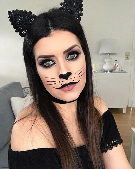 Cat makeup #makeup #halloween #halloweenmakeup #makeupideas #makeuptutorial #beauty #fantacymakeup #makeup Cat Costume Makeup, Black Cat Makeup, Cat Face Makeup, Simple Cat Makeup, Maquillage Halloween Simple, Cat Halloween Makeup, Halloweenský Makeup, Halloween Instagram, Cat Makeup Halloween