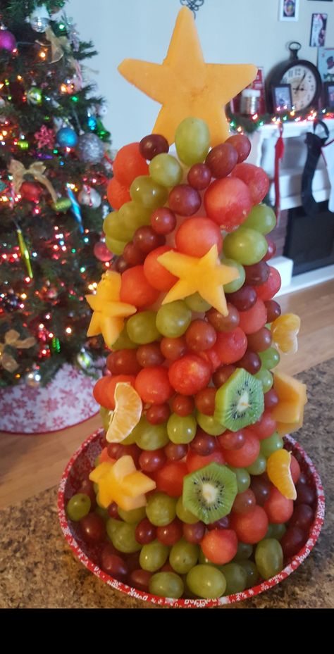 Christmas Fruit Tree, Christmas Fruit, Fruit Tree, Holiday Appetizers, Christmas Vacation, Tree Christmas, Fruit Trees, Fruit Salad, Holiday Party