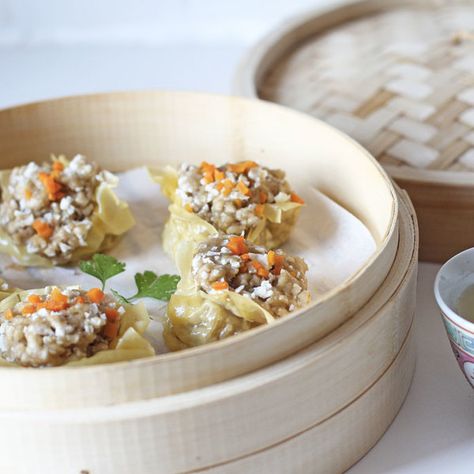 6 DIY Vegan Dim Sum Recipes to Drool Over Vegetarian Dim Sum, Shu Mai, Vegan Pork, Meatless Chicken, Dim Sum Dumplings, Pork And Shrimp, Main Recipes, Dim Sum Recipes, Small Snacks