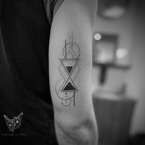 Abstract Hourglass Tattoo, Fine Line Hourglass Tattoo, Geometric Hourglass Tattoo, Hourglass Tattoo Simple, Hourglass Tattoo Design, Tattoo Hourglass, Angelo Tattoo, Hourglass Tattoo Meaning, Perspective Tattoos