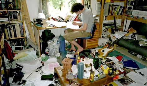 Single and dirty? Clean up your act! - The Elevated Male Messy Room Aesthetic, Messy Bedroom, Dirty Room, Student Room, Because He Lives, Messy Room, Living Room Flooring, Organization Bedroom, Room Aesthetic